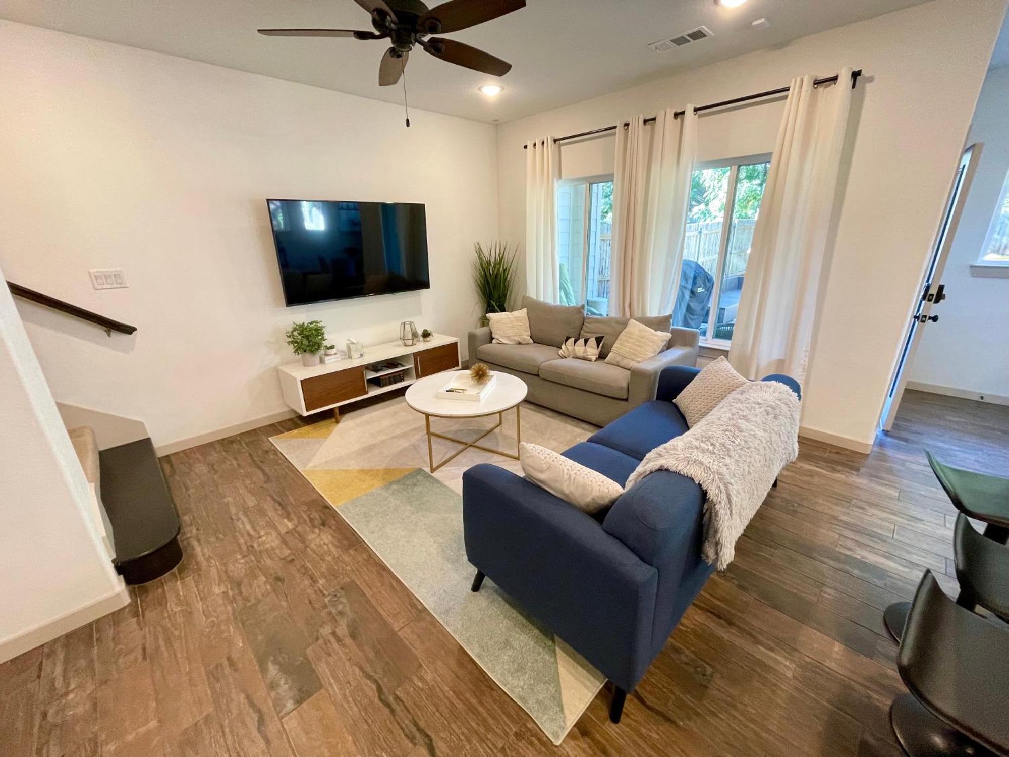 Stylish Townhome Near At&T Stadium, Globe Life, Six Flags & More Arlington Exterior foto